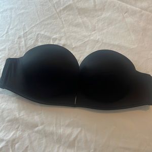 Victoria’s Secret bombshell strapless bra
